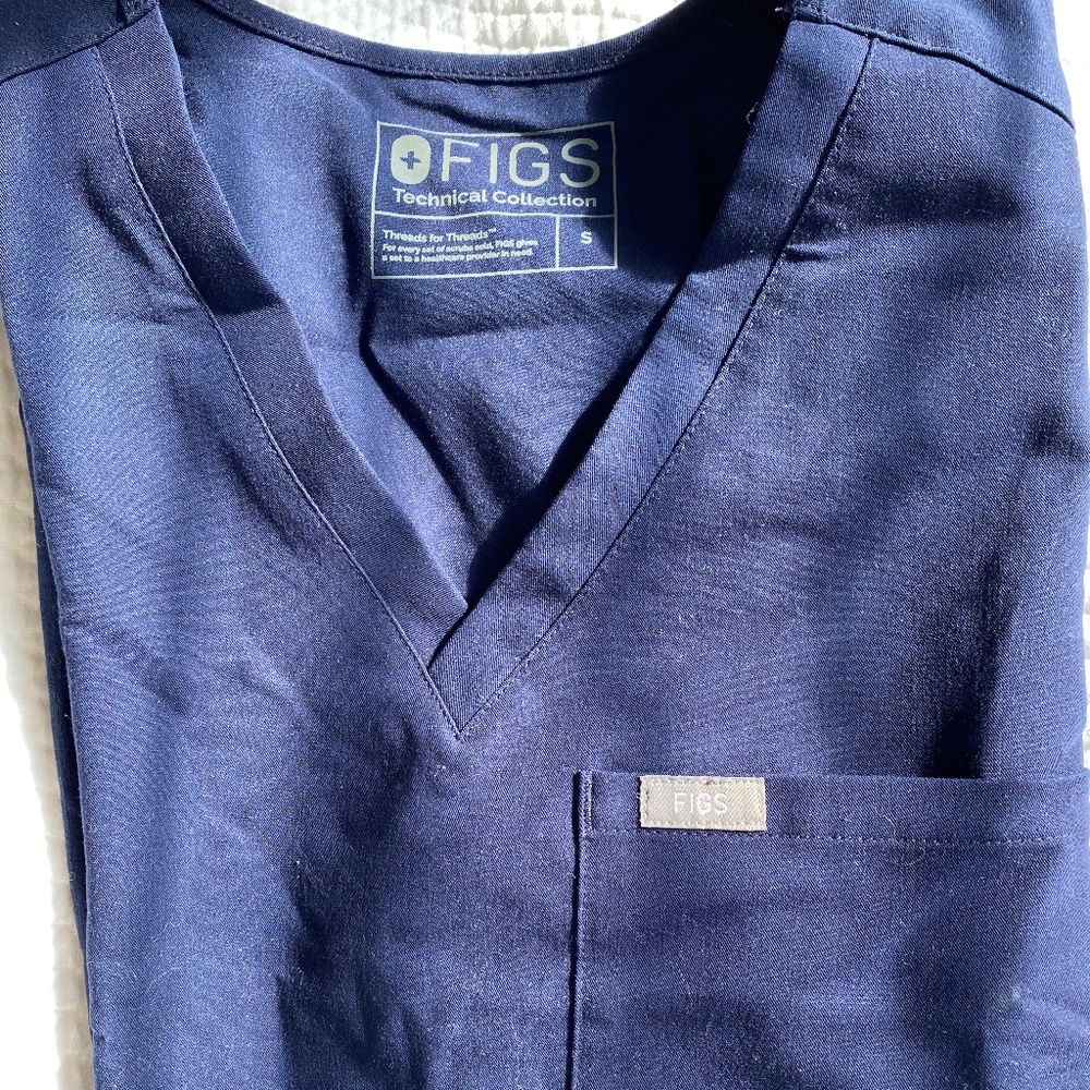 Figs Scrub top